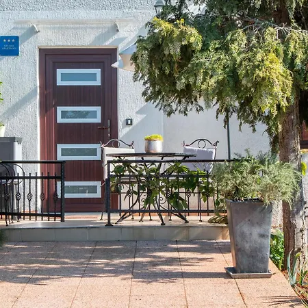 Strane Апартаменти *