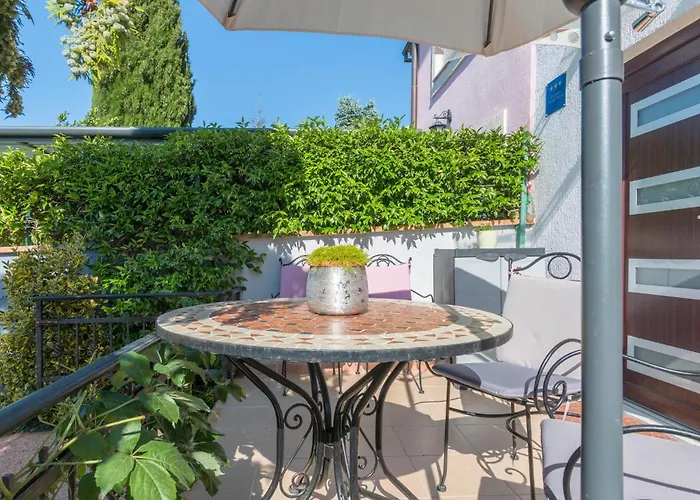 Strane Apartment *